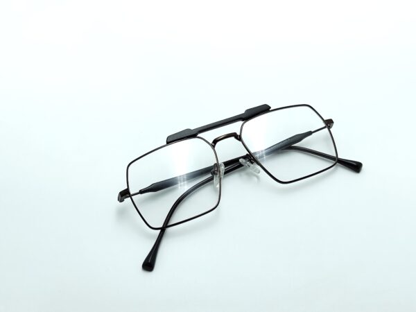 Horizontal frame for men and women